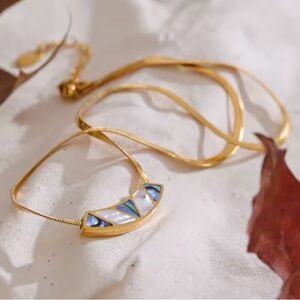 Gold Stainless Steel Necklace with Natural Shell Inlay Mother of Pearl Chain